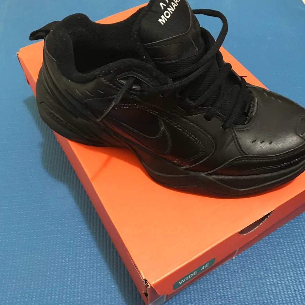 Nike Monarch black Size 8